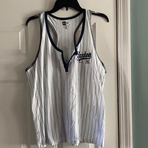 Women’s New York Yankees pin strip tank top